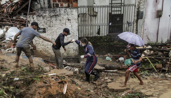 Brasil: Fallecidos por lluvias aumentan a 44, con 56 desaparecidos (+ Fotos y Video)