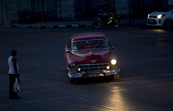 Almendrón, símbolo de resistencia del cubano al bloqueo estadounidense. Foto: Ismael Francisco/ Cubadebate.