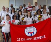Gerardo Hernández, coordinador nacional de los CDR, junto a representantes de las provincias destacadas en las donaciones voluntarias de sangre. Foto: Ismael Francisco /Cubadebate.