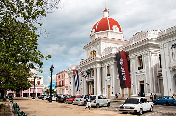 Díaz-Canel recorre centros económicos y sociales de Cienfuegos, sede del acto por el Día de la Rebeldía Nacional
