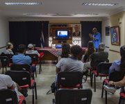 Primera clase del Curso de Fotografía Digital Básica que imparte el fotógrafo puertorriqueño, Ramón Frontera Nieves. Foto: Ismael Francisco/ Cubadebate.