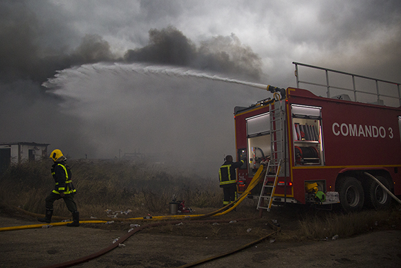Incendio en Matanzas: Los bomberos también lloran