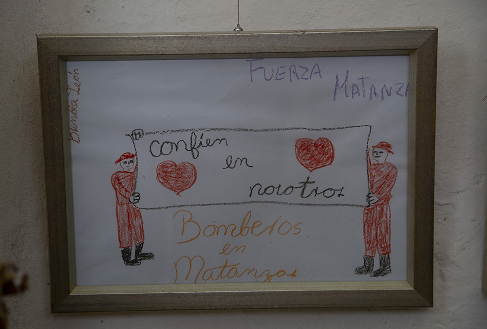 Pinturas realizadas por niños son expuestas en la Galeria-Taller de Lolo en Matanzas. Foto: Ismael Francisco/ Cubadebate.