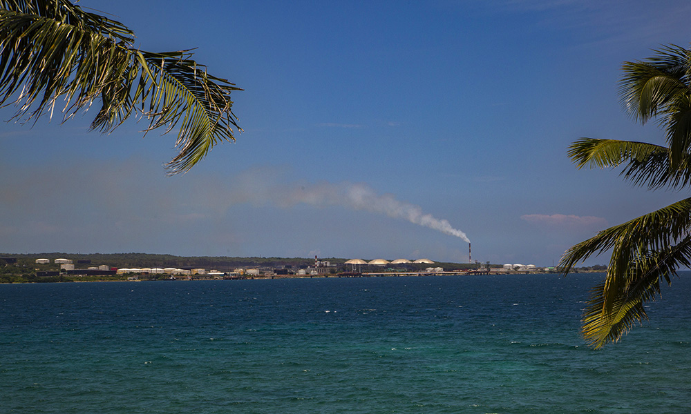 Nuevamente la Bahia de Matanzas recupera su color. Foto: Ismael Francisco/ Cubadebate.