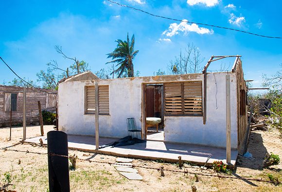 Estado de una de las viviendas afectadas tras el paso del huracán Ian. Foto: FAO.