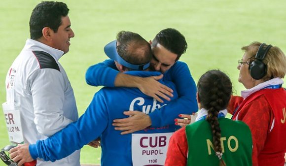 Atletas cubanos reciben medallas de oro en Copa América de Tiro Deportivo de Lima 2022