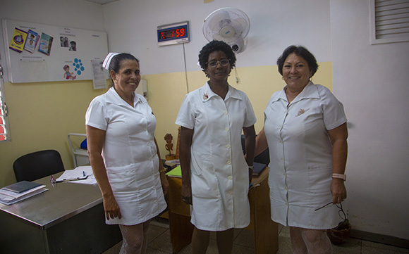 Parte del equipo de enfermería de la sala de Neuropediatría del INN integrado por cinco enfermeras. Foto: Ismael Francisco/ Cubadebate.
