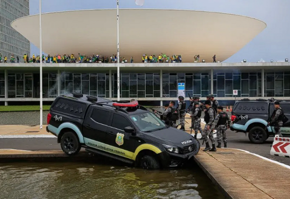Juez del Supremo en Brasil recibe informe sobre intentona golpista del 8 de enero