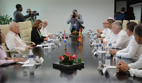 Vice primer ministro Ricardo Cabrisas se reunió con presidente del Gobierno de Canarias