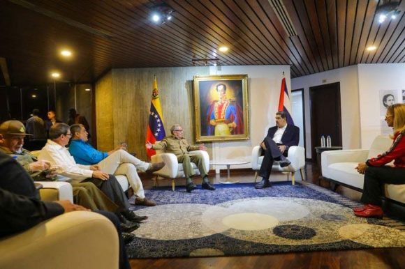 Sostienen encuentro Raúl Castro y Nicolás Maduro (+ Video)
