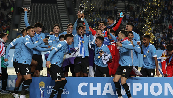 Uruguay ganó ante Namibia su primer partido en el Mundial