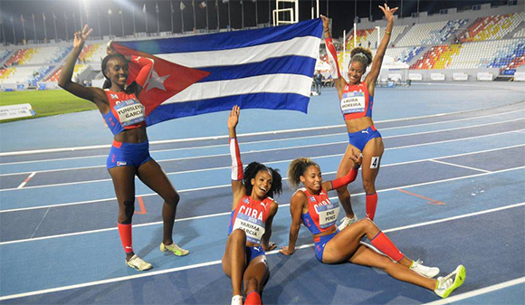 Cuatro muchachas de oro en San Salvador, el récord que quedó en casa y la medalla que le faltaba a Yuni