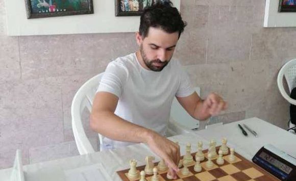 Elier Miranda lidera torneo de ajedrez en ciudad de Badalona