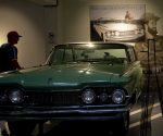 Cubadebate en el Museo del Automóvil de La Habana, el que exhibe uno de los autos que utilizara Camilo Cienfuegos. Foto: Ismael Francisco/ Cubadebate.