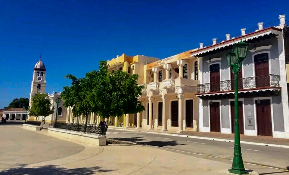 Primera edificación a la derecha de la foto: casa natal de Carlos Manuel de Céspedes, en Bayamo, Granma. Foto: Yordanka Gonzalez Arceo.