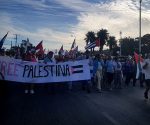 Marcha en Holguín en solidaridad con Palestina. Foto: ACN