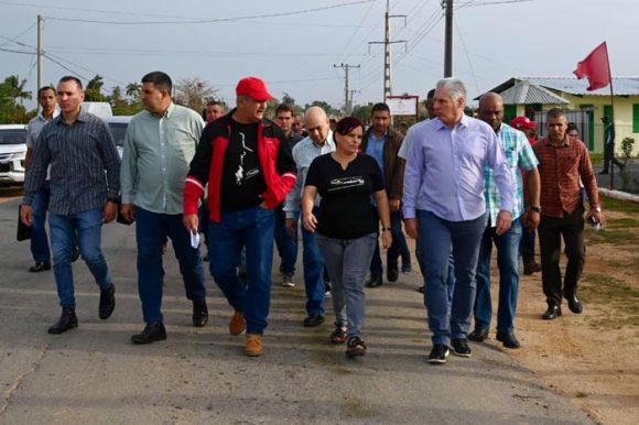 Presidente de Cuba recorre zonas de Pinar del Río