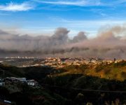 Vista de la nube de humo producida por los incendios forestales en Viña del Mar. Foto: Getty Images