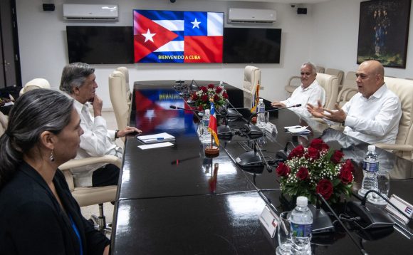 Firman acuerdo de intercambio y cooperación partidos comunistas de Cuba y Chile